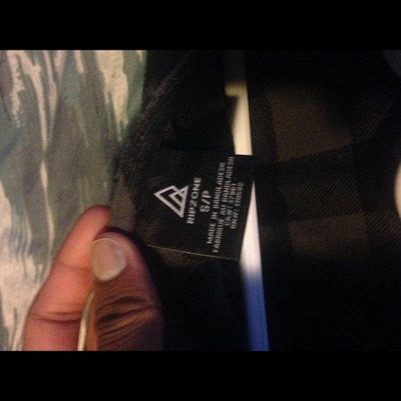 Grey and black flannel - Picture 3 of 4